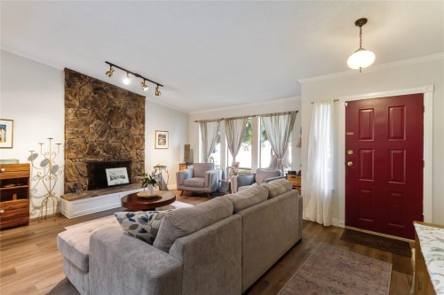 3148 Lancaster Place, Port Coquitlam, BC - Indoor Photo Showing Living Room With Fireplace