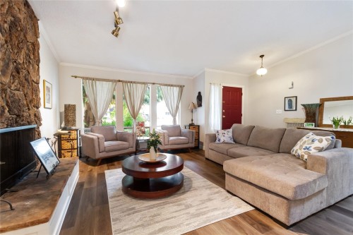 3148 Lancaster Place, Port Coquitlam, BC - Indoor Photo Showing Living Room