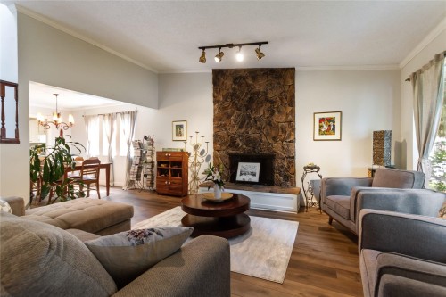 3148 Lancaster Place, Port Coquitlam, BC - Indoor Photo Showing Living Room With Fireplace