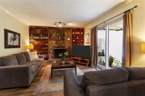 3148 Lancaster Place, Port Coquitlam, BC - Indoor Photo Showing Living Room With Fireplace