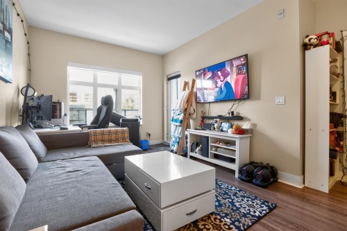 202-4710 Hastings Street, Burnaby, BC - Indoor Photo Showing Living Room