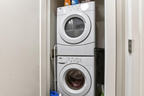 202-4710 Hastings Street, Burnaby, BC - Indoor Photo Showing Laundry Room