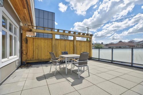202-4710 Hastings Street, Burnaby, BC - Outdoor