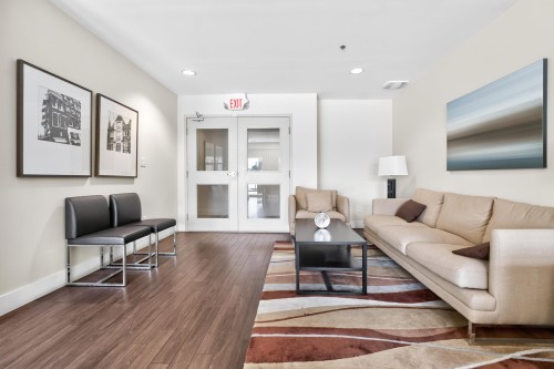 202-4710 Hastings Street, Burnaby, BC - Indoor Photo Showing Living Room