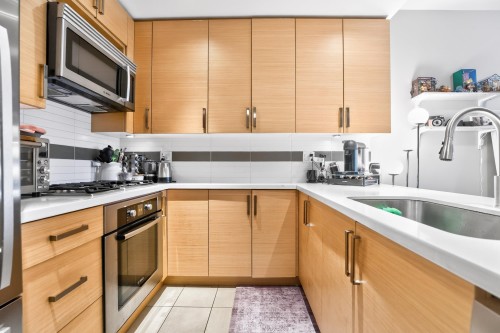 202-4710 Hastings Street, Burnaby, BC - Indoor Photo Showing Kitchen