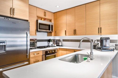 202-4710 Hastings Street, Burnaby, BC - Indoor Photo Showing Kitchen With Double Sink With Upgraded Kitchen