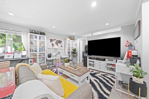 189 64Th Ave E Street, Vancouver, BC - Indoor Photo Showing Living Room