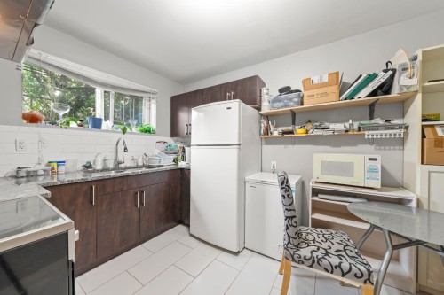 189 64Th Ave E Street, Vancouver, BC - Indoor Photo Showing Kitchen