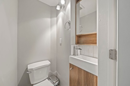 189 64Th Ave E Street, Vancouver, BC - Indoor Photo Showing Bathroom
