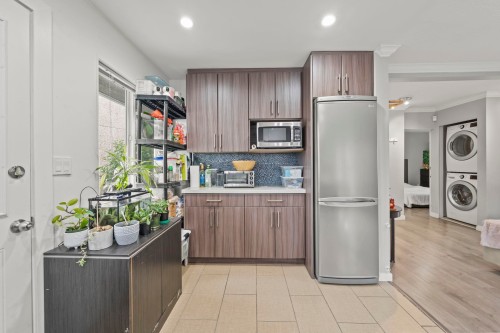 189 64Th Ave E Street, Vancouver, BC - Indoor Photo Showing Kitchen
