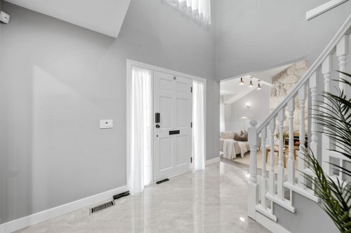 2480 Gale Avenue, Coquitlam, BC - Indoor Photo Showing Other Room