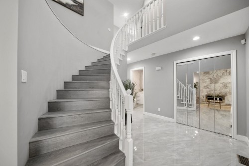 2480 Gale Avenue, Coquitlam, BC - Indoor Photo Showing Other Room
