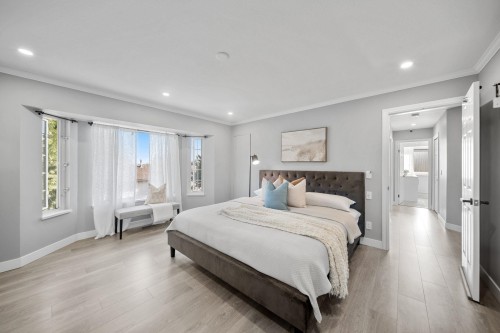 2480 Gale Avenue, Coquitlam, BC - Indoor Photo Showing Bedroom