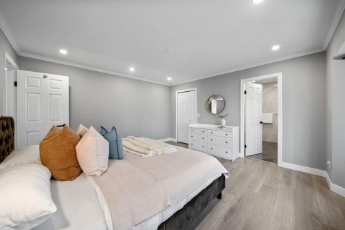 2480 Gale Avenue, Coquitlam, BC - Indoor Photo Showing Bedroom