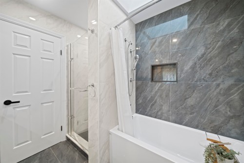 2480 Gale Avenue, Coquitlam, BC - Indoor Photo Showing Other Room