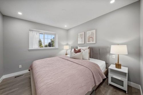 2480 Gale Avenue, Coquitlam, BC - Indoor Photo Showing Bedroom