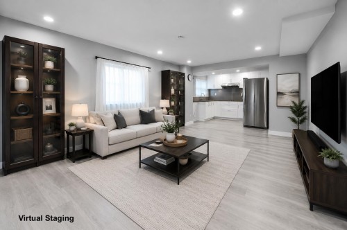 2480 Gale Avenue, Coquitlam, BC - Indoor Photo Showing Living Room