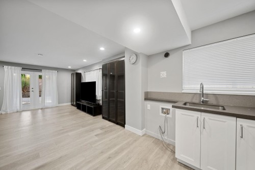 2480 Gale Avenue, Coquitlam, BC - Indoor Photo Showing Kitchen
