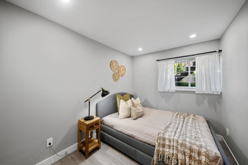 2480 Gale Avenue, Coquitlam, BC - Indoor Photo Showing Bedroom