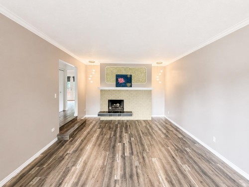 10860 Bromley Place, Richmond, BC - Indoor With Fireplace