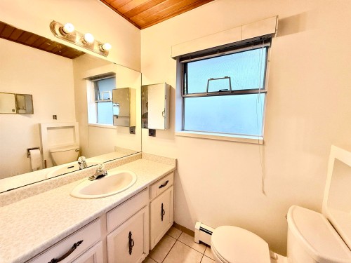8060 Rideau Place, Richmond, BC - Indoor Photo Showing Bathroom