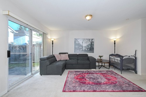 68-10000 Fisher Gate, Richmond, BC - Indoor Photo Showing Living Room