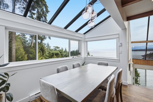 5322 Natalie Lane, Halfmoon Bay, BC - Indoor Photo Showing Dining Room