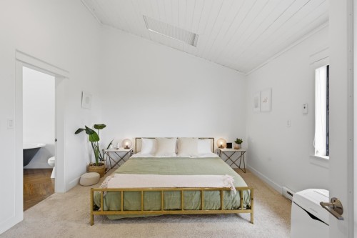 5322 Natalie Lane, Halfmoon Bay, BC - Indoor Photo Showing Bedroom