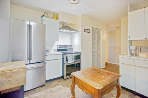 2133 Hope Street, Port Moody, BC - Indoor Photo Showing Kitchen