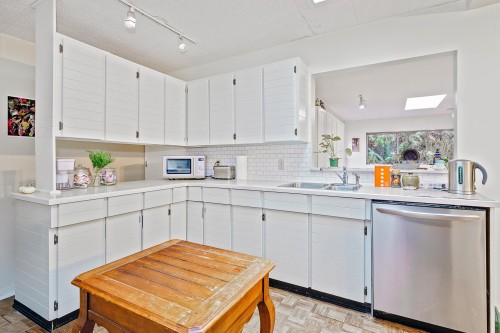 2133 Hope Street, Port Moody, BC - Indoor Photo Showing Kitchen With Double Sink