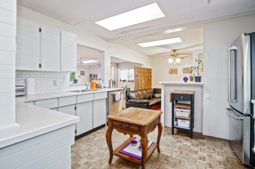 2133 Hope Street, Port Moody, BC - Indoor Photo Showing Kitchen