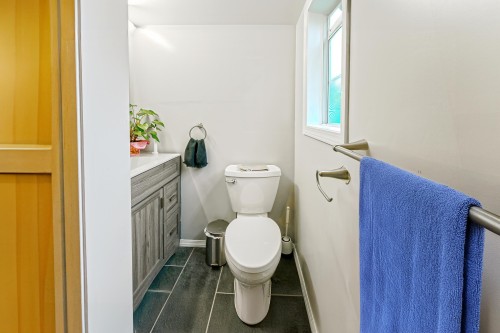 2133 Hope Street, Port Moody, BC - Indoor Photo Showing Bathroom