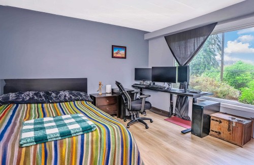 2133 Hope Street, Port Moody, BC - Indoor Photo Showing Bedroom