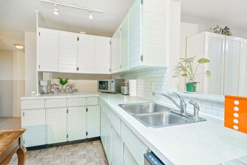 2133 Hope Street, Port Moody, BC - Indoor Photo Showing Kitchen With Double Sink