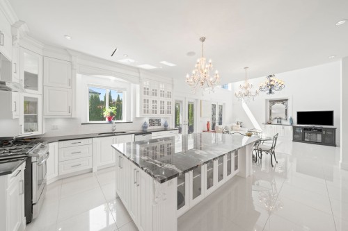 4120 Westminster Highway, Richmond, BC - Indoor Photo Showing Kitchen With Upgraded Kitchen