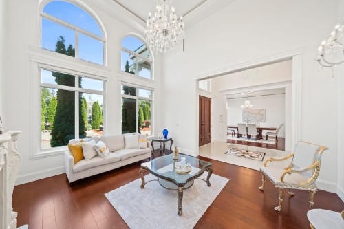 4120 Westminster Highway, Richmond, BC - Indoor Photo Showing Living Room