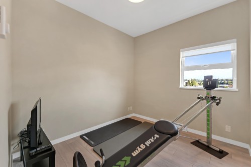 616-38033 Second Avenue, Squamish, BC - Indoor Photo Showing Gym Room
