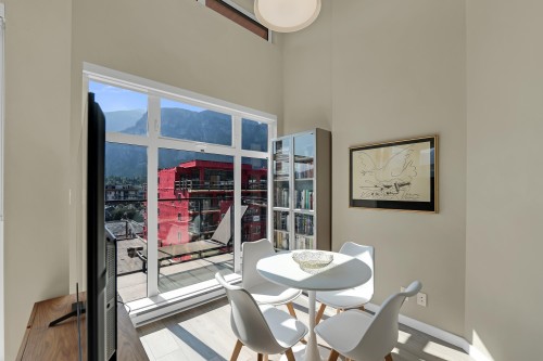 616-38033 Second Avenue, Squamish, BC - Indoor Photo Showing Dining Room