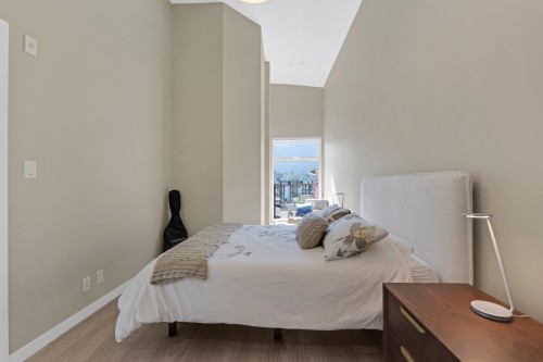 616-38033 Second Avenue, Squamish, BC - Indoor Photo Showing Bedroom