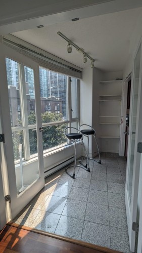 907-1328 Pender Street W, Vancouver, BC - Indoor Photo Showing Other Room
