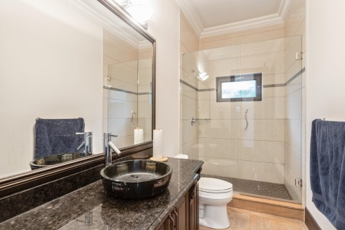 7282 Ridge Drive, Burnaby, BC - Indoor Photo Showing Bathroom