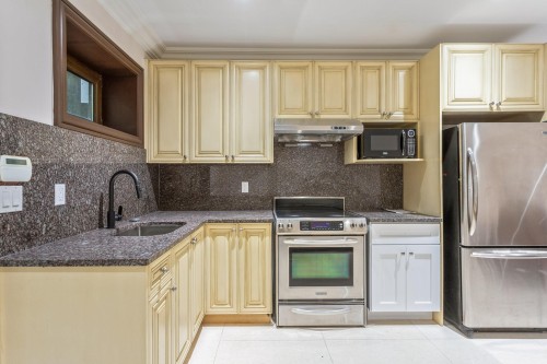 7282 Ridge Drive, Burnaby, BC - Indoor Photo Showing Kitchen With Upgraded Kitchen
