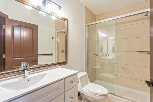 7282 Ridge Drive, Burnaby, BC - Indoor Photo Showing Bathroom
