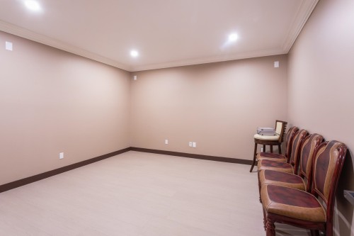 7282 Ridge Drive, Burnaby, BC - Indoor Photo Showing Other Room
