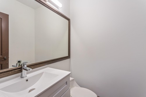 7282 Ridge Drive, Burnaby, BC - Indoor Photo Showing Bathroom