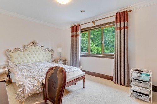 7282 Ridge Drive, Burnaby, BC - Indoor Photo Showing Bedroom