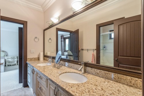 7282 Ridge Drive, Burnaby, BC - Indoor Photo Showing Bathroom