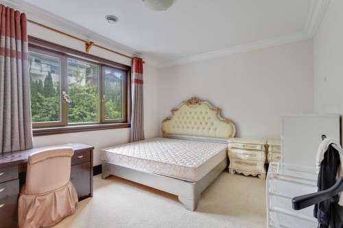 7282 Ridge Drive, Burnaby, BC - Indoor Photo Showing Bedroom