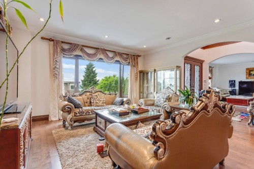 7282 Ridge Drive, Burnaby, BC - Indoor Photo Showing Living Room