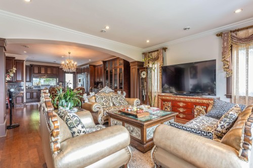 7282 Ridge Drive, Burnaby, BC - Indoor Photo Showing Living Room